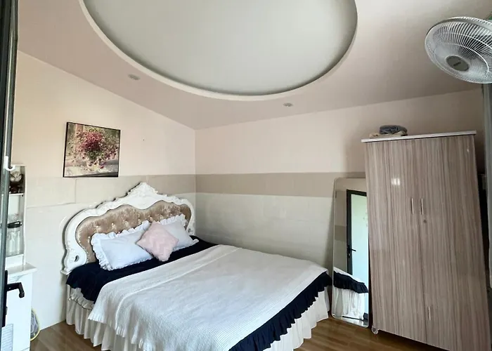 Ở trọ Naomi House